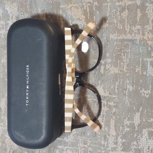 Tommy Hilfiger cosmetic glasses - Picture 4 of 4